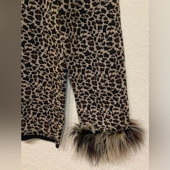 Chico’s Design Leopard Print Long Sleeve Top Fur Trim Around Wrists Size 1, US M - Picture 8 of 8